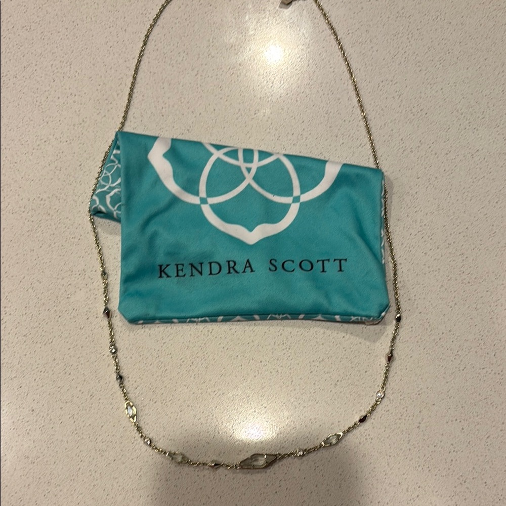 Elegant gold Necklace